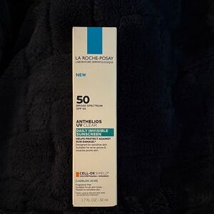 La Roche-Posay Anthelios UV Clear Daily Sunscreen SPF 50 - White